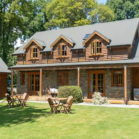 Wanaka Homestead Lodge & Cottages